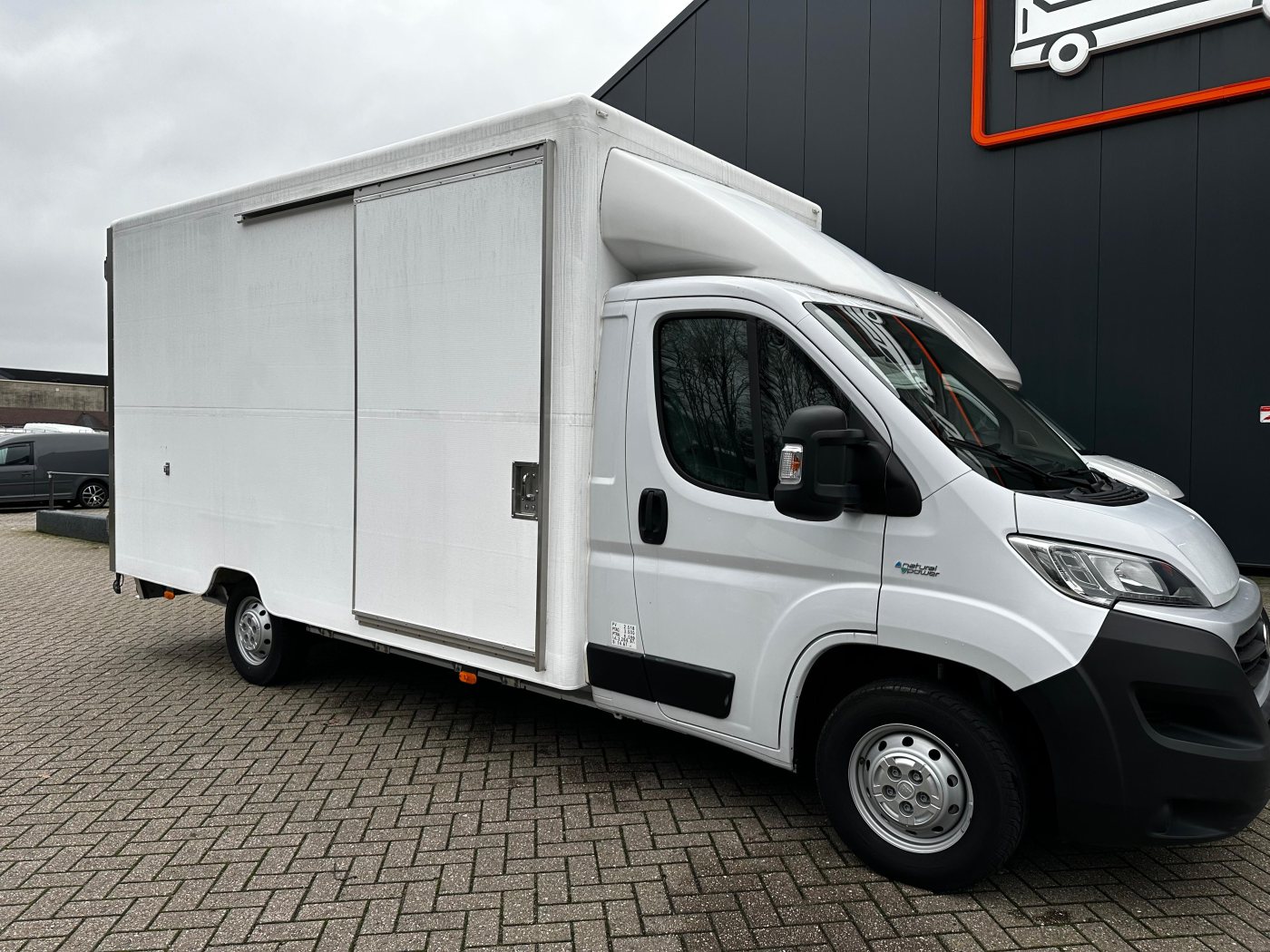 De lege bakwagen — een Fiat Ducato vóór de verbouwing